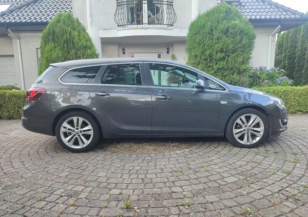 Opel Astra cena 24900 przebieg: 195890, rok produkcji 2012 z Poznań małe 137